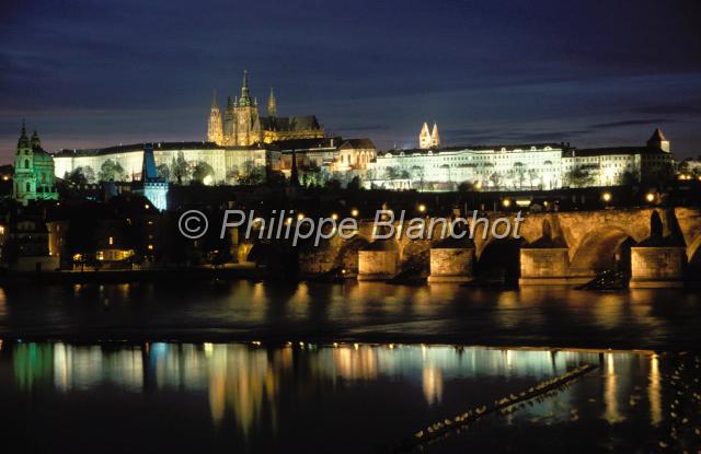 tchequie  04.jpg - Pont Charles et ch‚teau la nuitPragueRÈpublique tchËque